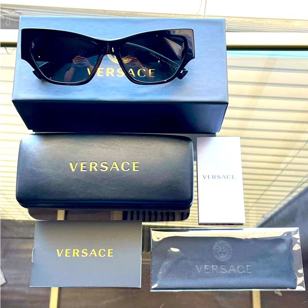 ❌SOLD❌ New Versace Sunglasses - Picture 2 of 16